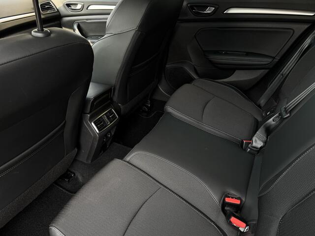 Renault MEGANE Estate E-Tech Plug-In Hybrid 160 Intens | Pack Parking | Head-up Display | Verwarmbare voorstoelen |