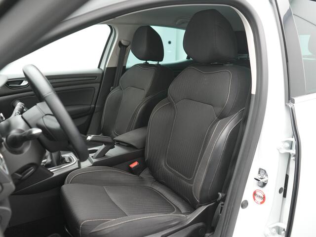 Renault MEGANE TCe 130 Zen - RIJKLAARPRIJS - All Seasonbanden - 17 inch velgen - Cruise Control