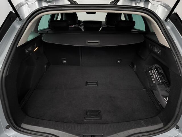 Renault MEGANE Estate 1.3 TCe 140 EDC Techno TREKHAAK | ACHTERUITRIJCAMERA | PARKEERSENSOREN VOOR-/ACHTER | BLIS | APPLE CARPLAY/ANDROID AUTO