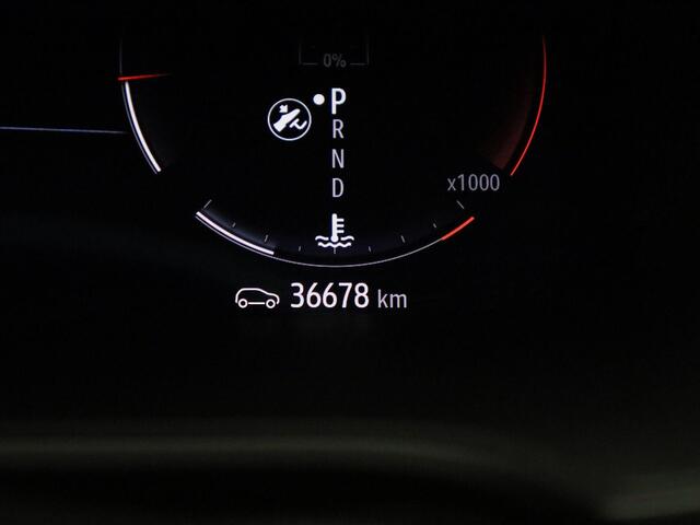 Renault MEGANE Estate 1.3 TCe 140 Equilibre | Climate Control / ECC | Licht metalen velgen 17 inch | Trekhaak | Cruise control | Navigatie | Half lederen bekleding grijs | LED koplampen | Park Distance Control voor en achter | Achteruitrijcamera |