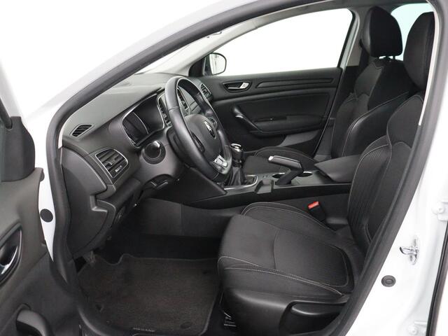 Renault MEGANE 1.2 TCe Limited | Trekhaak | Carplay | Navigatie | Keyless | Climate control | DAB | Parkeerhulp | Cruise control | Bluetooth | Getint glas