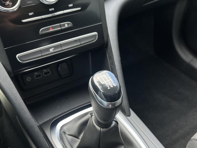 Renault MEGANE Estate 1.3 TCe 140PK Equilibre / Apple Carplay - Android Auto / PDC V+A / Keyless / Climate / 2e Paasdag open 09.00-17.00 uur