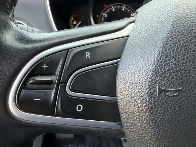 Renault MEGANE Estate 1.3 TCe Bose CAMERA TREKHAAK NAVIGATIE PARKEERHULP ECC LICHTM.VELGEN PARKEERSENSOREN