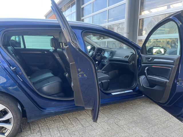 Renault MEGANE Estate 1.3 TCe Bose Airco Cruise controle Trekhaak Parkeersensoren voor en achter Achteruitrij camera Telefoonverbinding Stuurwielbediening 5-Persoons Navigatiesysteem
