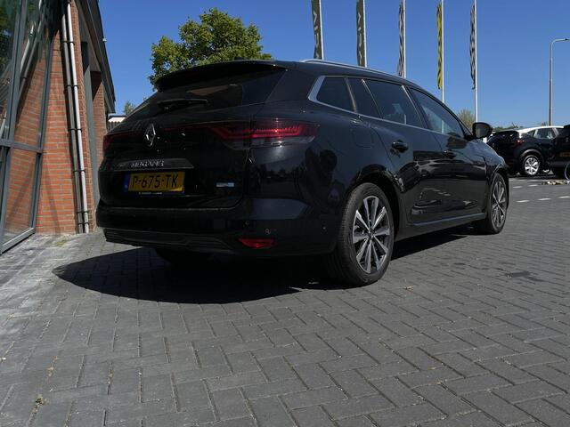 Renault MEGANE Estate 1.6 E-Tech Plug-In Hybrid 160 R.S. Line / STOELVERWARMING / PARKEERSENSOREN / ACHTERUITRIJCAMERA / HEAD-UP DISPLAY