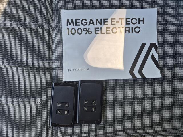 Renault MEGANE E-Tech comfort range techno 60 kWh / SOH 91.31% / Trekhaak afneembaar / CCS snellader / Draadloze telefoon lader / Apple Carplay Android Auto / Adaptief cruise control / Keyless Entry/Start / Achteruitrijcamera / Climate control /