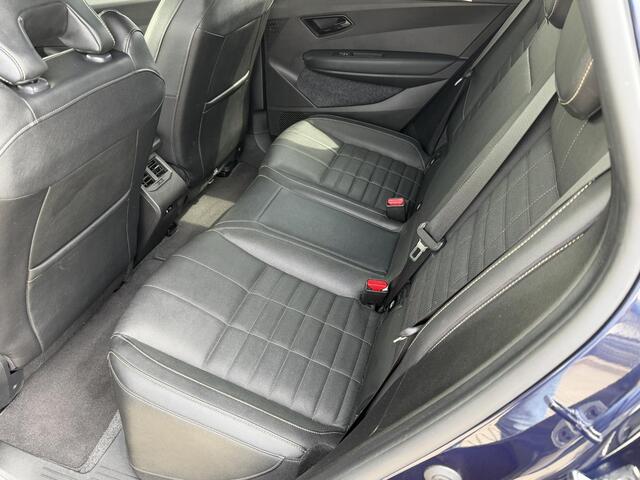Renault MEGANE E-Tech EV60 Optimum Charge 220 Iconic Leder / SOH 94% / Warmtepomp / Camera Binnenspiegel / 360 Camera / Navigatie / Carplay / Clima / Two Tone / 20" lm