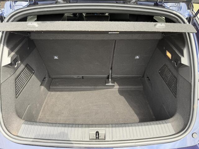 Renault MEGANE E-Tech EV60 Optimum Charge 220 Iconic Leder / SOH 94% / Warmtepomp / Camera Binnenspiegel / 360 Camera / Navigatie / Carplay / Clima / Two Tone / 20" lm