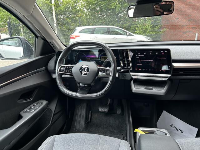 Renault MEGANE E-Tech EV40 Boost Charge Equilibre // FULL LED // STOEL + STUURWIELVERWARMING // CLIMA // APPLE CARPLAY / ANDROID AUTO // CAMERA // DIGITAAL DISPLAY // KEYLESS
