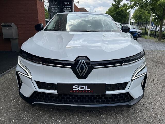 Renault MEGANE E-Tech EV40 Boost Charge Equilibre // FULL LED // STOEL + STUURWIELVERWARMING // CLIMA // APPLE CARPLAY / ANDROID AUTO // CAMERA // DIGITAAL DISPLAY // KEYLESS