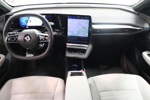 Renault MEGANE E-Tech comfort range iconic 60 kWh | Harman Kardon | Warmtepomp | SoH 98,6% | Adaptieve cruise | 360° Camera | 22 KW Lader |