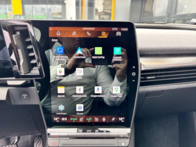 Renault MEGANE EV60 Techno 220 pk Pack Winter Harman Kardon All Seasons