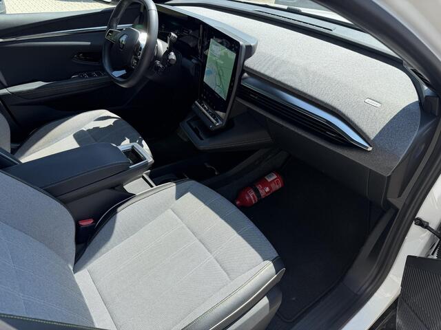 Renault MEGANE E-Tech EV60 220pk Optimum Charge Techno / SOH 95% / Camera Binnen Spiegel / 20" Lm velgen / Navigatie / Carplay / Stuurverwarming / Warmtepomp / Adaptive Cruise Controle / 360 Parkeer Camera