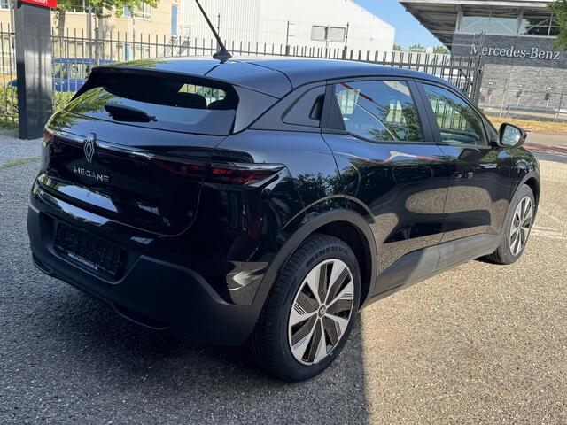 Renault MEGANE E-Tech EV40 Boost Charge Equilibre // SNEL LADEN!! // FULL LED // APPLE CARPLAY / ANDROID AUTO // CAMERA // DIGITAAL DISPLAY // KEYLESS