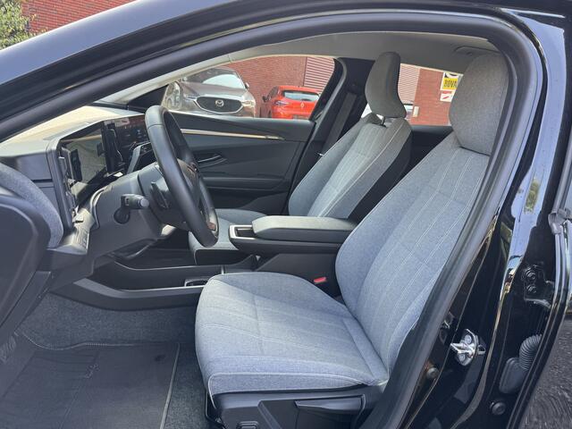 Renault MEGANE E-Tech EV40 Boost Charge Equilibre // SNEL LADEN!! // FULL LED // APPLE CARPLAY / ANDROID AUTO // CAMERA // DIGITAAL DISPLAY // KEYLESS