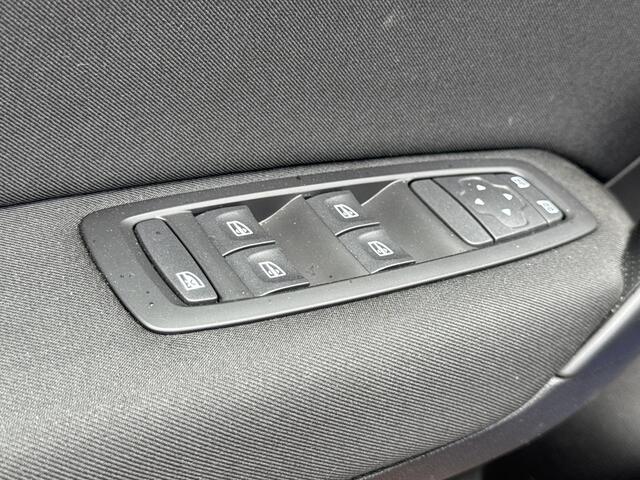 Renault MEGANE Estate 1.3 TCe 140 Equilibre Prijs incl 12 maanden BOVAG garantie