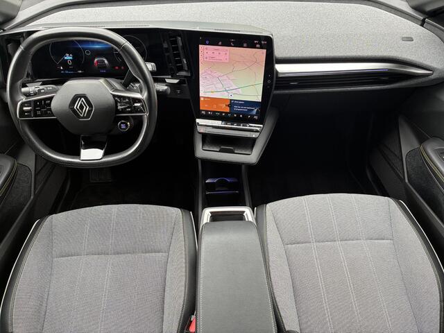 Renault MEGANE E-Tech EV40 Boost Charge Techno / Accu SoH 92,95% / Dealer Onderhouden / Navigatie / Stoel-/Stuurverwarming / Cruise Control / Climate Control / Achteruitrijcamera /