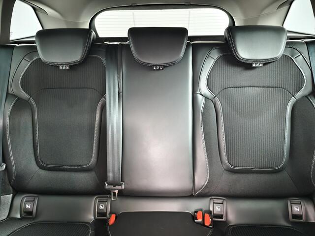 Renault MEGANE Estate 1.3 TCe 140 Techno | Trekhaak | Stoelverwarming | Navigatie | Climate Control |