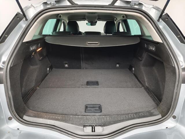 Renault MEGANE Estate 1.3 TCe 140 Techno | Climate control | Camera | Trekhaak | AppleCarplay AndroidAuto | 1700 Kg Trekken | Stoelverwarming | Navigatie |