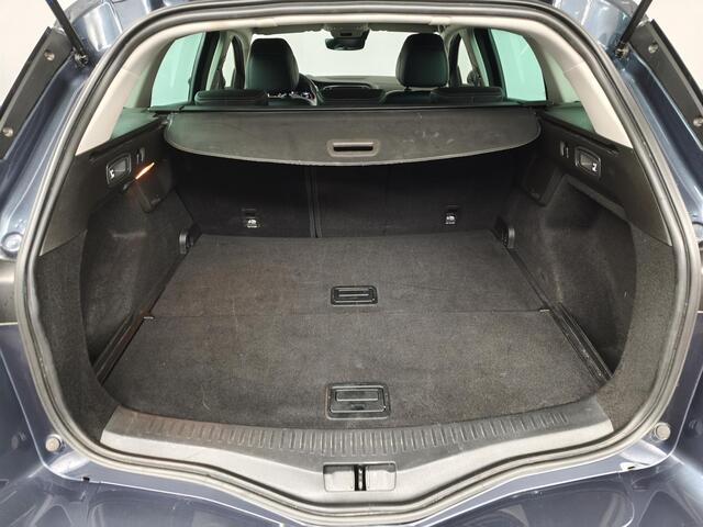 Renault MEGANE Estate 1.3 TCe 140 Techno | Climate control | Camera | Trekhaak | AppleCarplay AndroidAuto | 1700 Kg Trekken | All season banden | Navigatie |