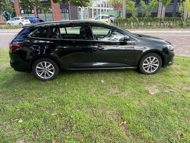 Renault MEGANE Estate 1.5 dCi Limited Lage stand dealer onderhouden tot en met 2026 mooi!!!!