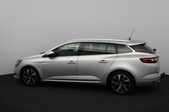 Renault MEGANE Estate 1.3 TCe Bose/ Automaat/ Trekhaak/ 17'' LMV/ Apple + Android/ Dode-Hoek DET./ Half-Leder/ Lane-Assist./ Camera/ Keyless/ PDC V+a/ Extra getint glas/ DAB+/ Dakrails.