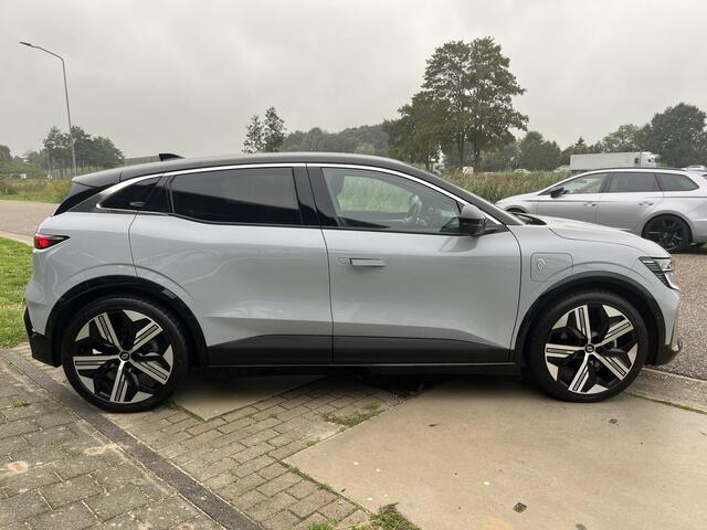 Renault MEGANE E-Tech EV60 220PK Iconic / 360 Camera / Winter pakket / Climate / Apple Carplay / Android Auto /