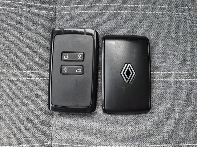 Renault MEGANE E-Tech EV40 Boost Charge Equilibre / SOH 94,60% / Dealer onderhouden / Navigatie via Apple Carplay of Android Auto / Achteruitrijcamera / Stuur & Stoelverwarming / Cruise control / Draadloze telefoon lader / Keyless Entry/Start /