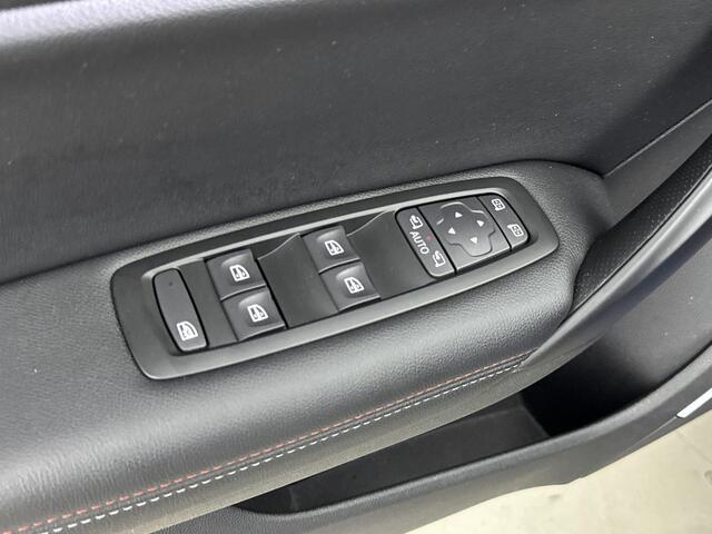 Renault MEGANE Estate 1.3 TCe R.S. Line 160PK | Automaat | BOSE Audio | Achteruitrijcamera | Sportstoelen | Climate Control | Apple CarPlay & Android Auto