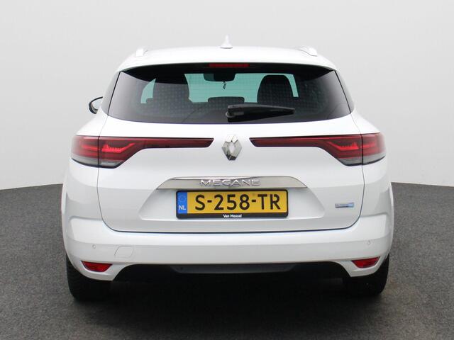 Renault MEGANE Estate 1.6 E-Tech Plug-in Hybrid 160 Intens | Stoelverwarming | Full-Map Navigatie | PDC Voor+Achter | 10" Digitaal Instrumentarium | Keyless | LED Pure Vision | Licht- & Regensensor | 16" LMV 'Celsium' | Cruise Control & Snelheidsbegrenzer | Apple Carplay & Android Auto
