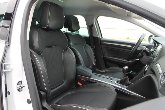 Renault MEGANE Estate 1.3 TCe 160 PK Bose | Trekhaak | Bose geluid | Camera achter | Wit metallic |