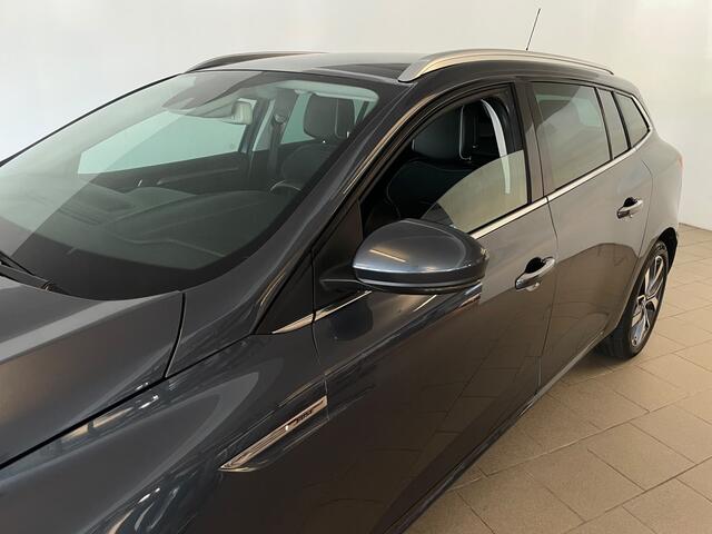 Renault MEGANE Estate 1.5 dCi Bose AUTOMAAT AIRCO NAVI CRUISE BLUETOOTH CAMERA TREKHAAK MULTI STUUR LEER ZEER NETTE AUTO