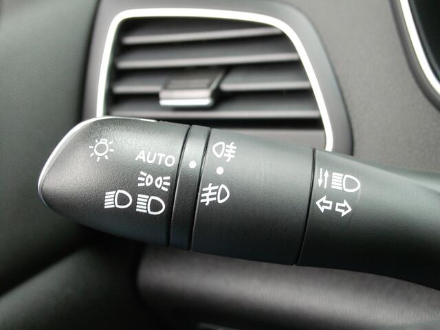Renault MEGANE Estate 1.3 TCe Business Zen, Trekhaak / Carplay + Android Auto / Camera + Sensoren / Keyless / Full LED.
