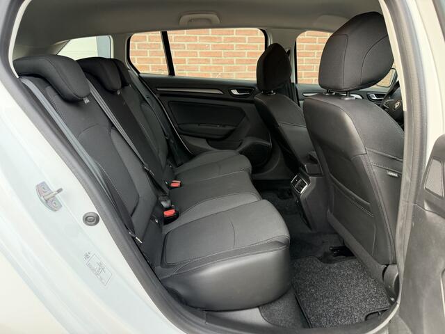 Renault MEGANE Estate 1.6 ET PH 160 Eq. CARPLAY CAMERA INRUIL MOG!!