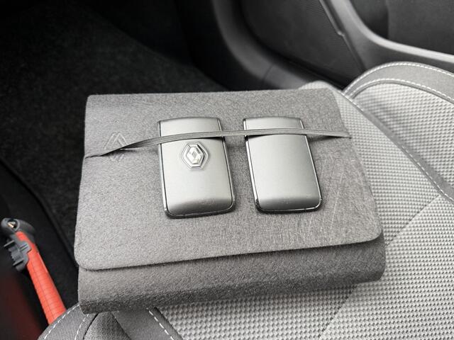 Renault MEGANE Estate 1.6 ET PH 160 Eq. CARPLAY CAMERA INRUIL MOG!!