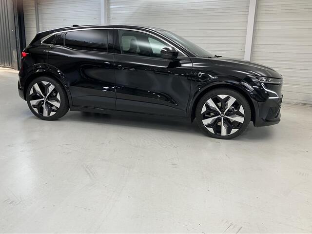 Renault MEGANE E-Tech comfort range techno 60 kWh Warmtepomp / stuur en stoelverwarming / Blind Spot Warning / Around View Monitor camera / Draadloos Apple CarPlay en Android Auto