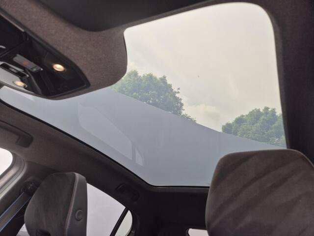 Renault Rafale 1.2 E-Tech 4x4 plug-in hybrid 300 atelier Alpine / Dealer onderhouden / Fabrieksgarantie tot 05-2027 / All season banden / Trekgewicht 1.500 kg / Head Up Display / Stuur- Stoel & Voorruitverwarming / Bose Audio Systeem / Elektrische achterklep / Panoramad