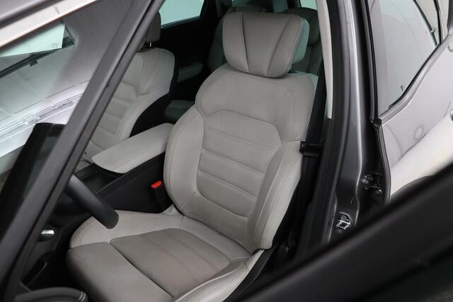 Renault SCENIC 1.2 TCe Intens | Trekhaak | Massage | Keyless | Navigatie | Half leder | Camera | Climate control | Dodehoek detectie | Park Assist