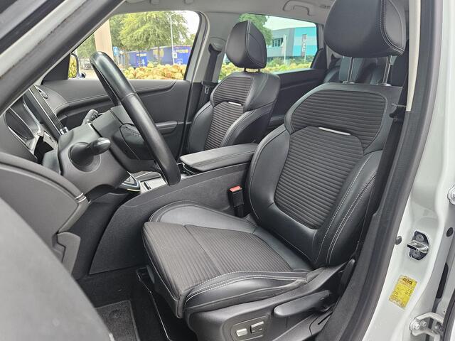 Renault SCENIC 1.3 TCe Intens / Panoramadak / Bose Premium Audio / Trekhaak / Achteruitrijcamera / Parkeersensoren / Navigatie / Apple Carplay & Android Auto / Dode Hoek Detectie / Climate Control / Cruise Control /