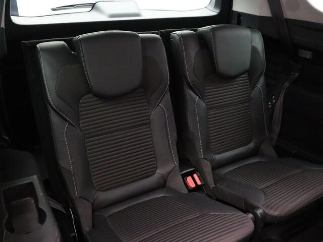 Renault SCENIC TCe 160pk EDC/Autom. Bose 7p. | Trekhaak | Adaptive Cruise Control | 7 persoons | Nieuwstaat |