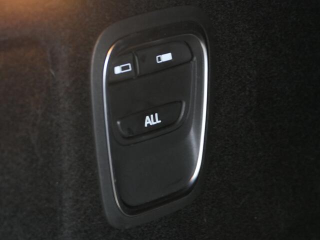 Renault SCENIC 1.2 TCe Intens *PANORAMADAK!* - Camera - Dodehoek - Parkeerassistent - Trekhaak