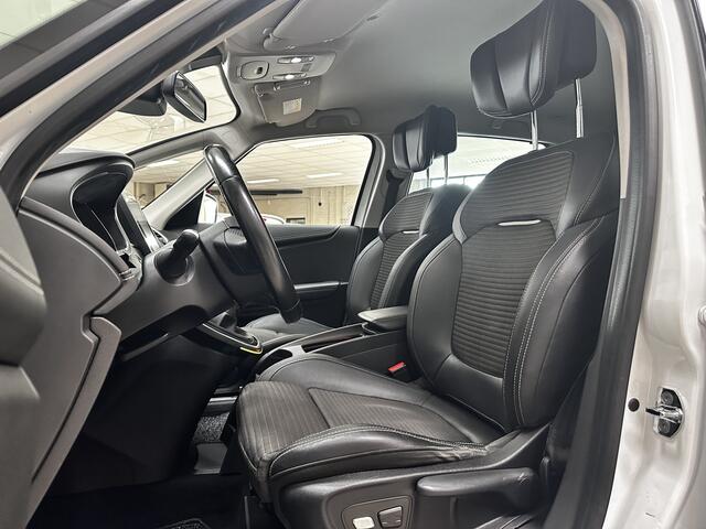 Renault SCENIC 1.2 TCe Bose/ Trekhaak/ Camera/ LED Koplampen/ Two-Tone/ Half-Leder/ 20'' LMV/ DAB+/ Keyless/ Dode-Hoek DET./ Groot Navi/ Bluetooth/ Grootlicht Assist./ Zonwering/ PDC V+A/ Extra getint glas.