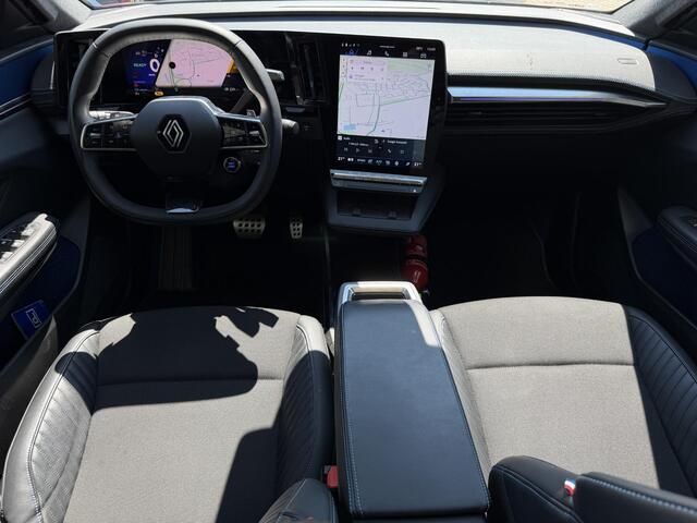 Renault SCENIC E-Tech EV87 long range Alpine / SOH 98% / WLTP 625km / Snel lader / Solarbay Panoramadak / Harman Kardon / Two Tone / Adaptive Cruise / Camera