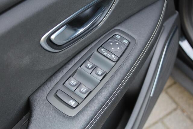 Renault SCENIC 1.3 TCe Intens 140 pk, Trekhaak, 1500 kg trekgew.