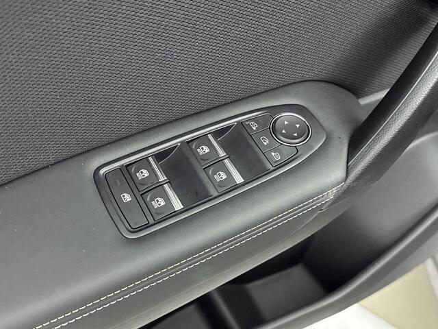 Renault Symbioz 1.8 E-Tech Full Hybrid Iconic 160PK | Apple Carplay/Android Auto | Adaptive Cruise Control met Stuurhulp | Airco Automatisch | Blind Spot Warning | Camera 360 | Draadloze Oplader | Elektrische Achterklep | Elektrisch Verstelbare Voorstoelen | Park Assist | Stoel- Stuur- en Voorruitverwarming |