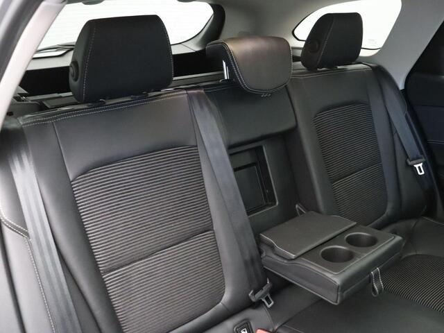 Renault TALISMAN Estate 160pk TCe Business Intens | Panorama dak | Elektrische achterklep | Achteruitrijcamera | Parkeersensoren voor en achter | Navigatie |