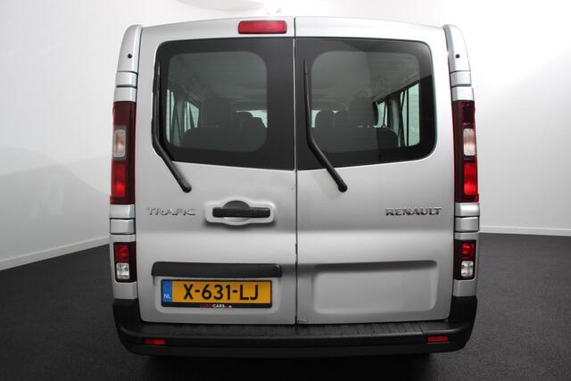 Renault TRAFIC Passenger 1.6 dCi Grand Authentique Energy 8 persoons ! | Navigatie | Airco voor en achter | Parkeer sensoren | Cruise Control | Bumpers in kleur
