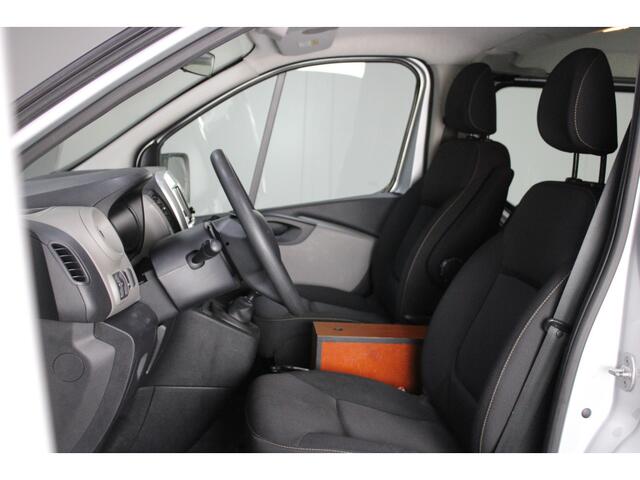 Renault TRAFIC 1.6 dCi T29 L2H1 DC Comfort | Comfort | komt geen BTW bij | Lichte Schade | 5 Persoons | Airco / PDC achter / Navi / Bluetooth