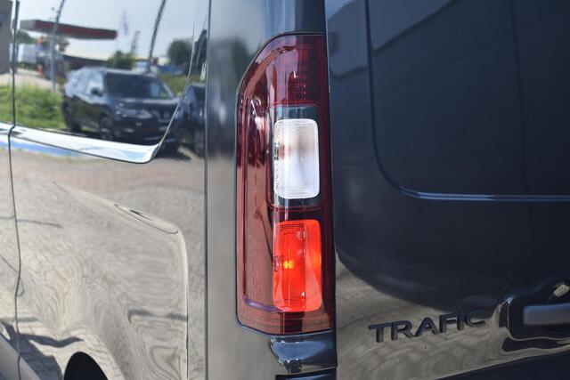 Renault TRAFIC 2.0 dCi T30 L2H1 130pk Advance | Black-edition + Sidebars | Lichtmetalen velgen | Betimmering | Climate control | Achteruitrijcamera