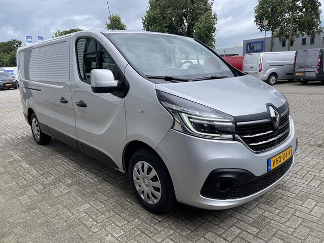 Renault TRAFIC 2.0 dCi 120pk T29 L2H1 Work Edition / rijklaar ¤ 20.450 ex btw / lease vanaf ¤ 366 / zilver metallic / airco / cruise / navi / achteruit rijcamera / bijrijdersbank